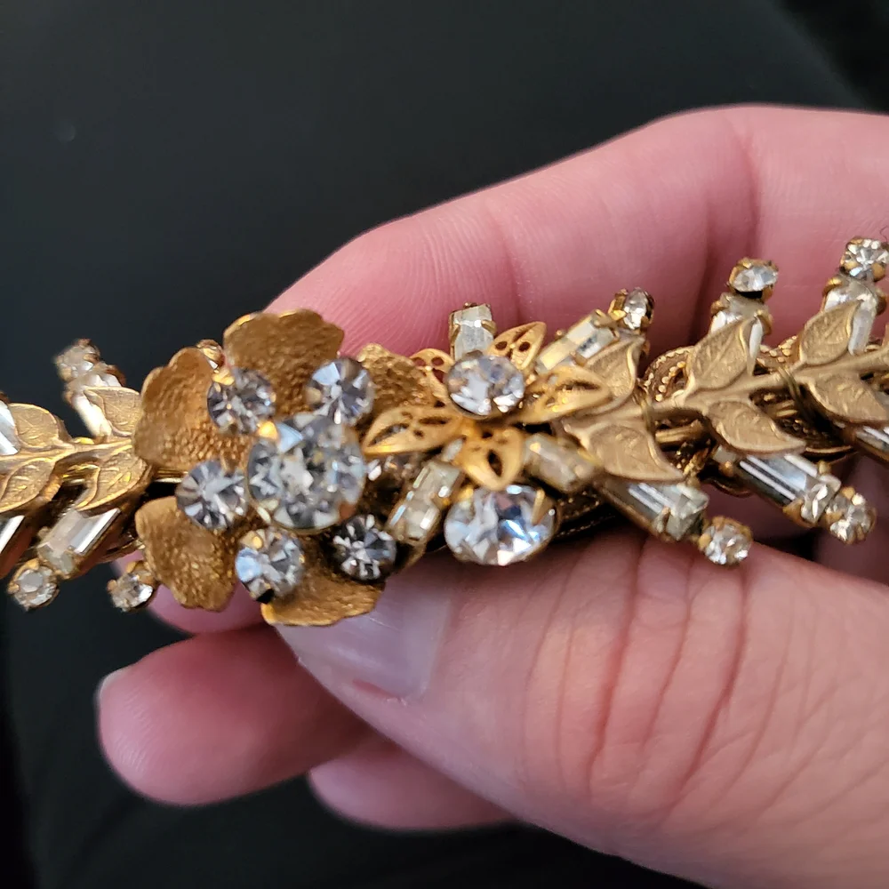 Vintage Gold Tone‎ with Rhinestones Brooch